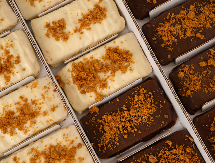 A close up of the Loada Balls Caramelised Crumble protein bar bundle including both White and chocolate protein bars.