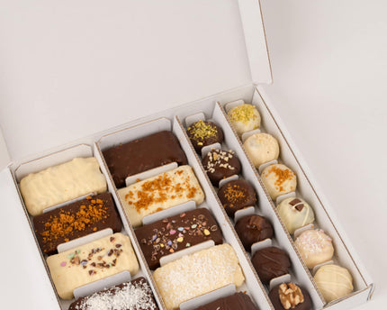 The Loada Balls ultimate bundle of protein bars and balls in an assortment of flavours in a pizza box style package.